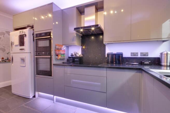4 bed Detached for sale Image 4