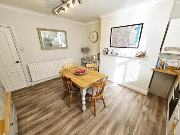 2 bed Flat for sale Image 9