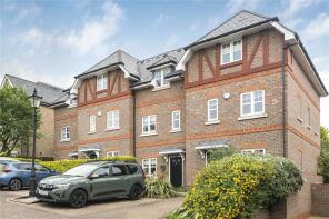 8, Iris Close, London N14 4BS