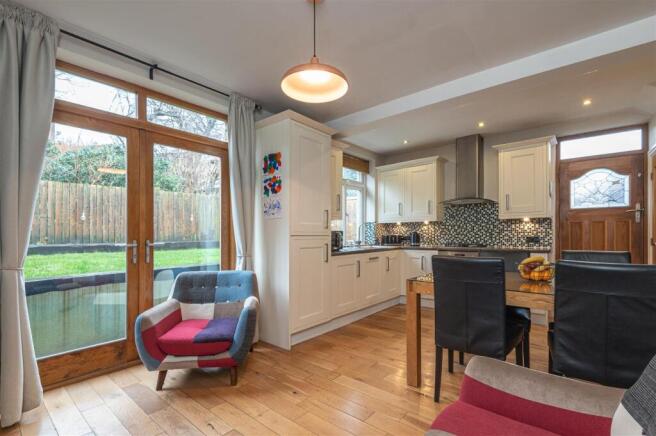 3 bed Semi-Detached for sale Image 8