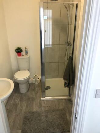 bathroom 1.jpg