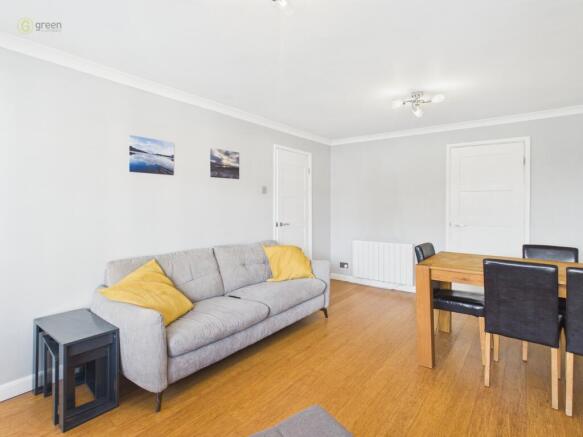 cam05459g0pr0121still010