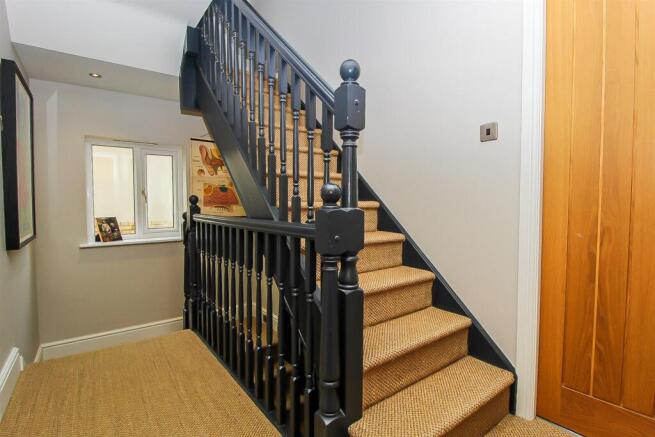 5 bed Detached for sale Image 10