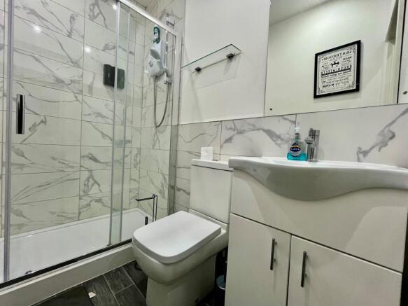 2 bed Flat to rent Image 4