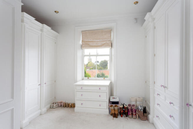 6 bed Detached for sale Image 10