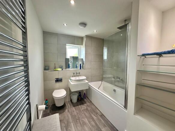 4 bed Detached for sale Image 12