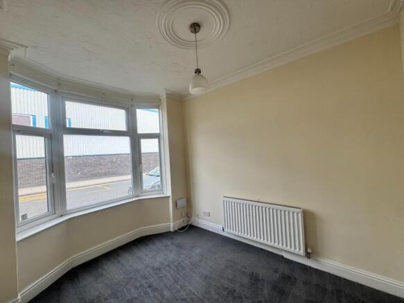 2 bed Terraced to rent Image 6