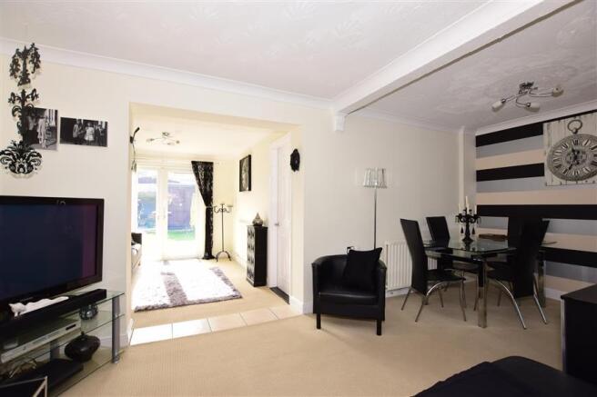 Lounge/Dining Area