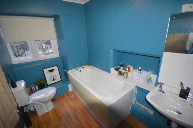 5 bed House to rent Image 11