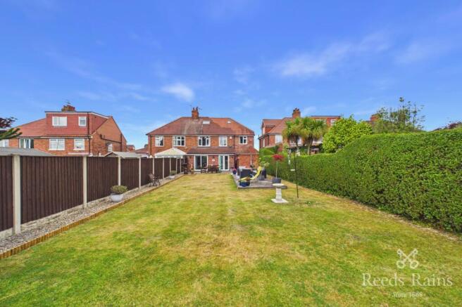 5 bed Semi-Detached for sale Image 2