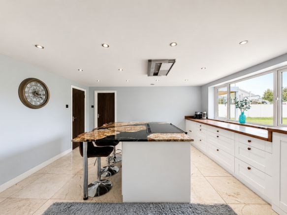 5 bed Detached for sale Image 4