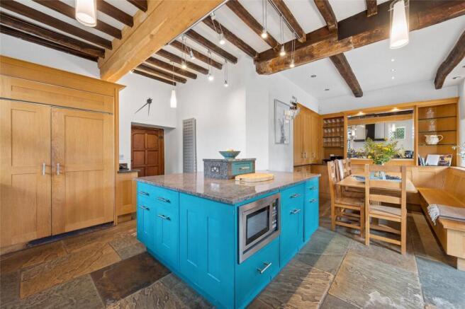 7 bed Detached for sale Image 11