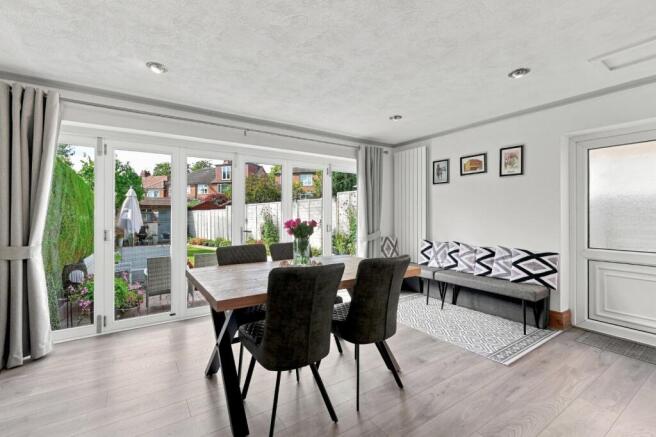 4 bed Semi-Detached for sale Image 6