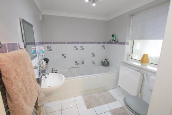 GROUND FLOOR BATHROOM