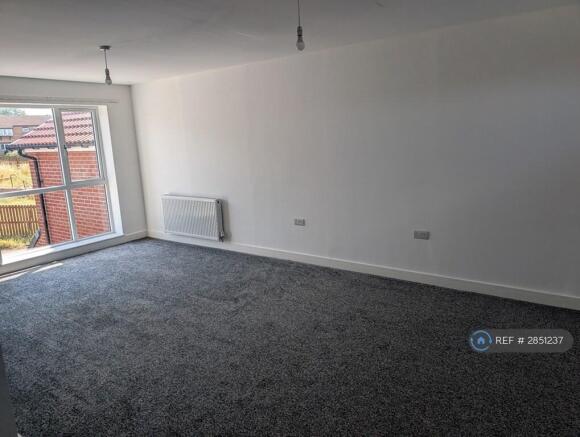 2 bed Flat to rent Image 7