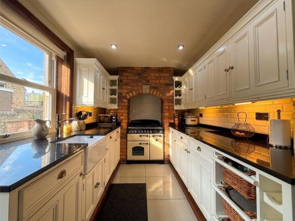 3 bed House for sale Image 5