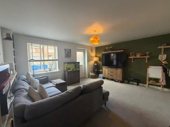 2 Chamomile Way, Walton Cardiff, Tewkesbury photo 5