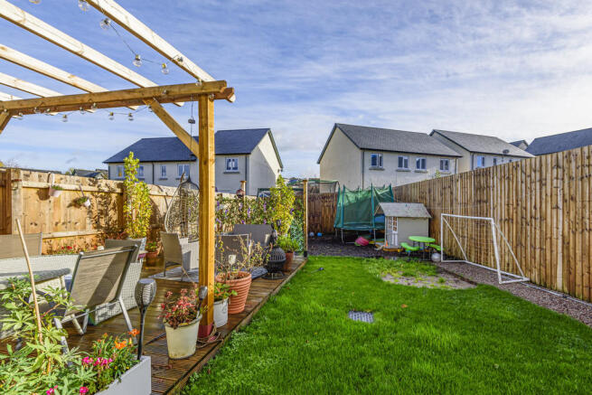 Deck with pergola