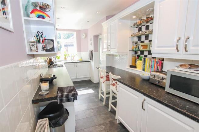 EXTENDED FITTED KITCHEN / BREAKFAST ROOM