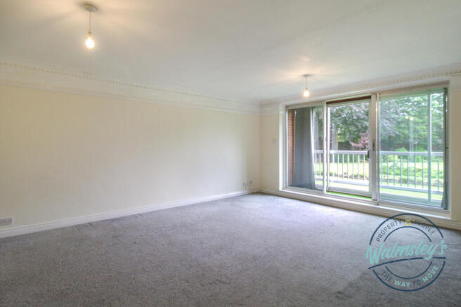 Sitting room with balcony
