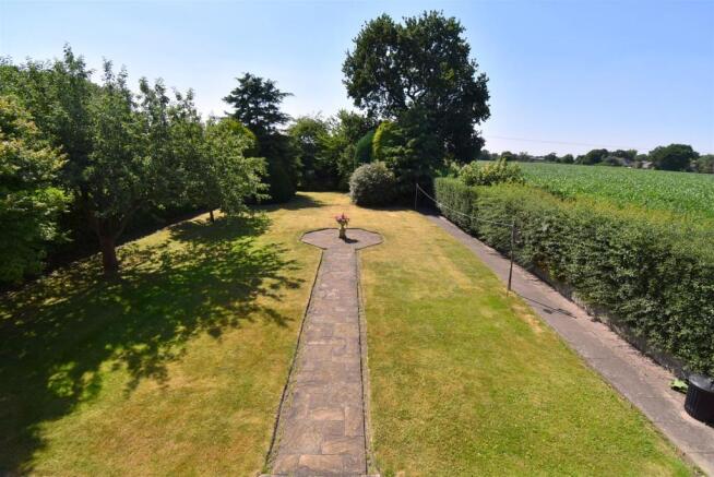 GARDEN.JPG