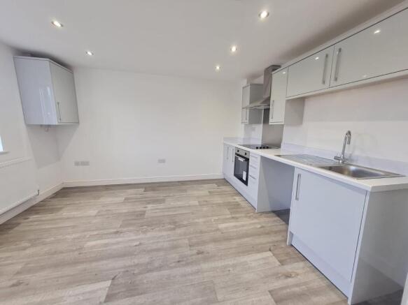 2 bed Town House to rent Image 5