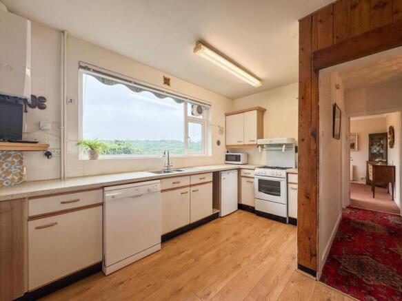 4 bed Detached for sale Image 11