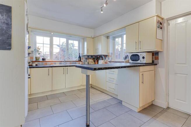 Kitchen/Breakfast Room