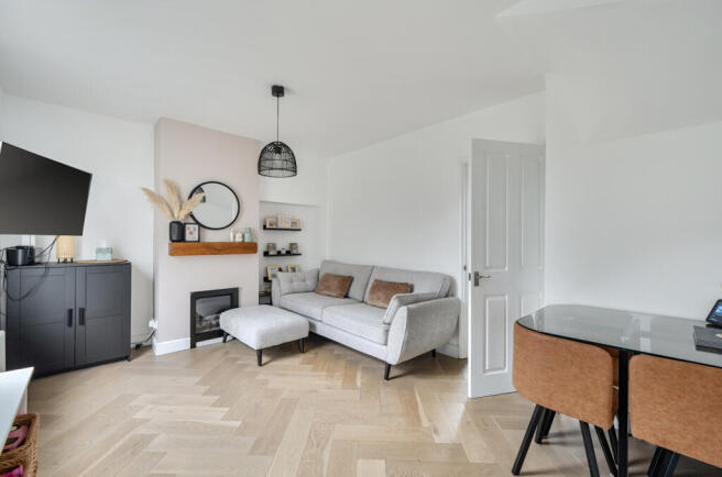 1437308-19-69cbb5...