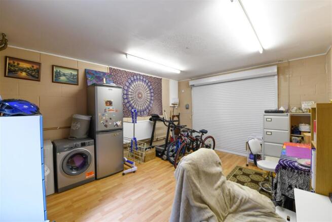 Garage/Utility Room