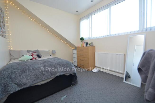 6 bed Terraced to rent Image 8