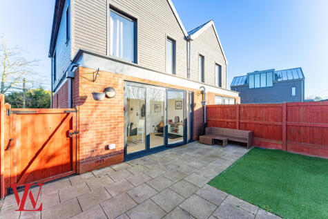 Lower Mead Close, Henham