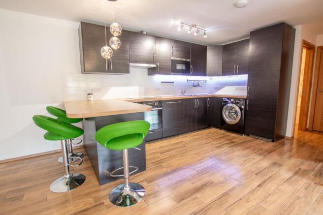 Kitchen / Breakfast Bar