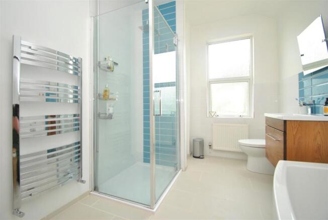 Bathroom 2.JPG