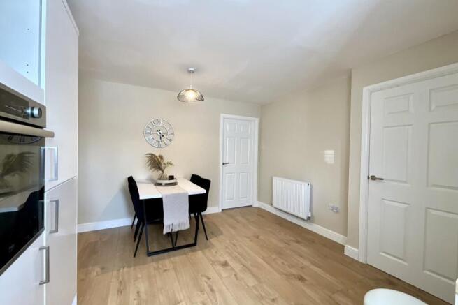 3 bed Semi-Detached for sale Image 8