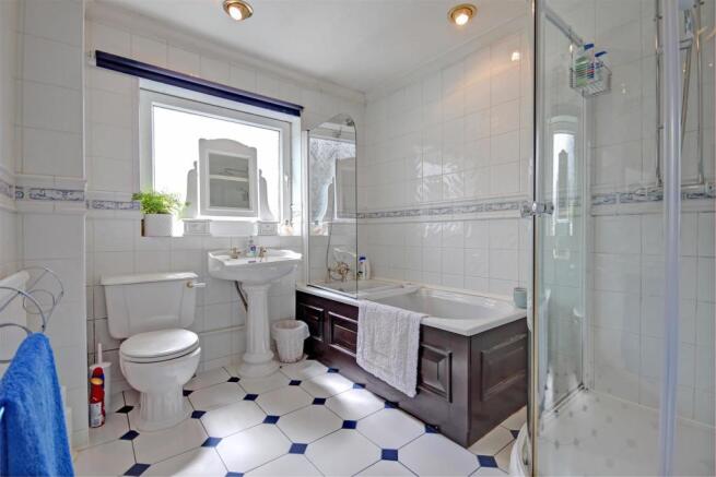 20 Bathroom.jpg
