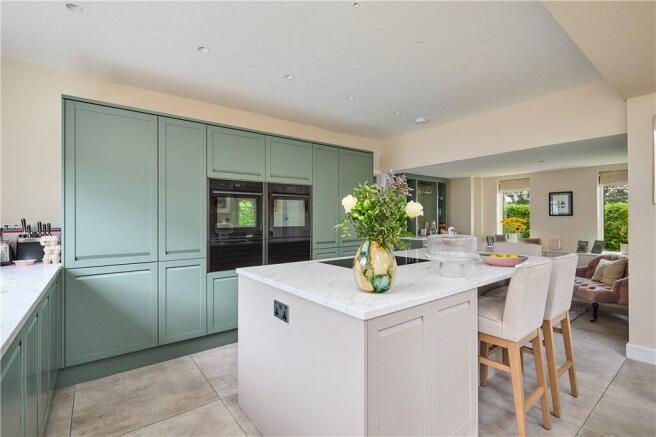 5 bed Detached for sale Image 4