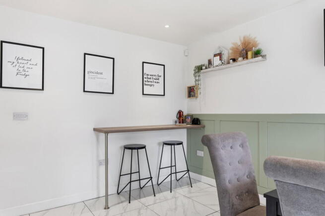 3 bed Semi-Detached for sale Image 6