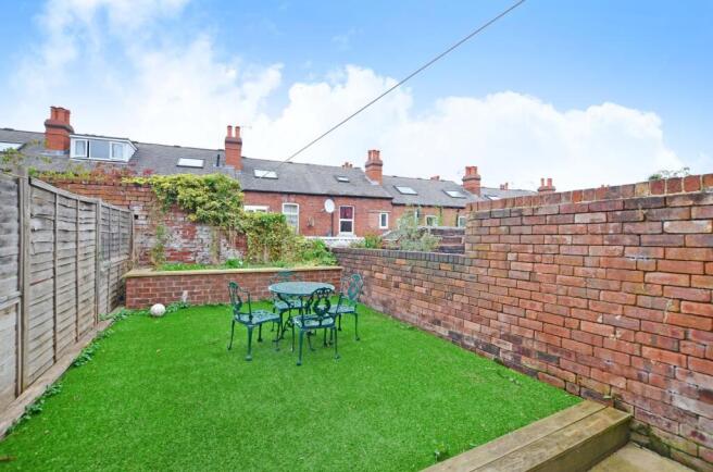 4 bed House to rent Image 4
