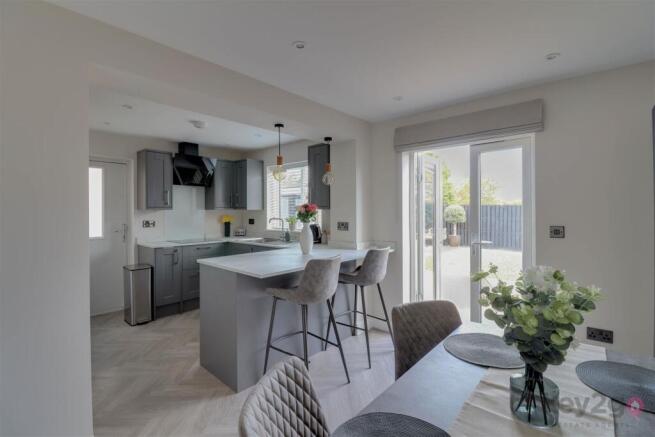 3 bed Semi-Detached for sale Image 5