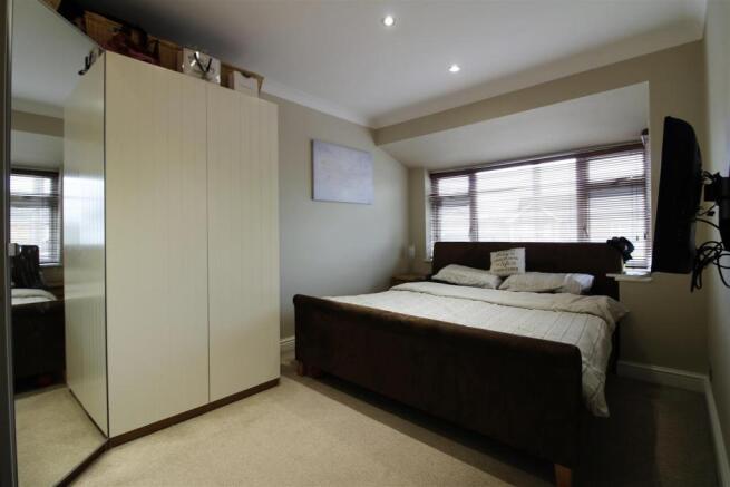 Bedroom 1 (2).jpg