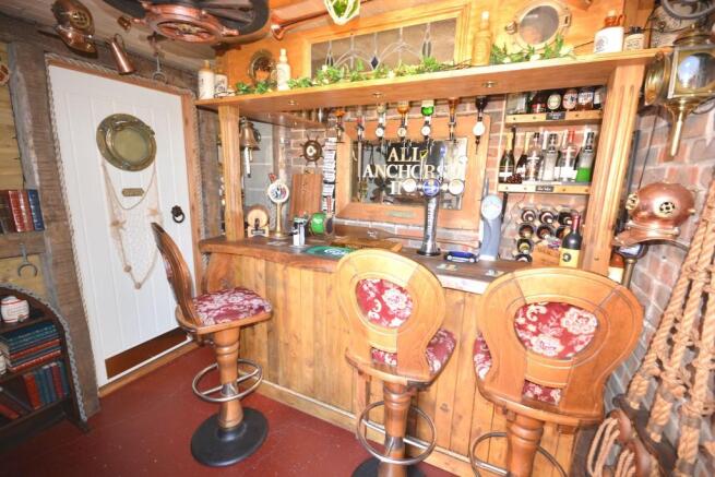 BAR AREA (GARAGE)