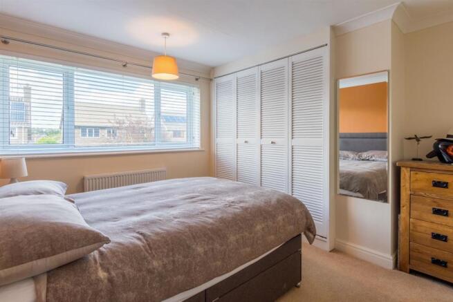 Front bedroom-2.jpg