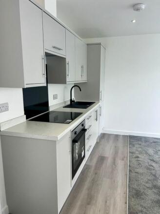 2 bed Apartment to rent Image 9