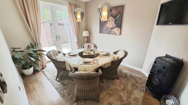 Dining Room/Bed 3