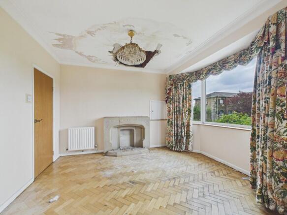 6 bed Detached for sale Image 7