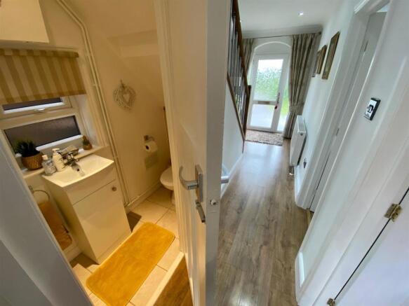 HALL WC