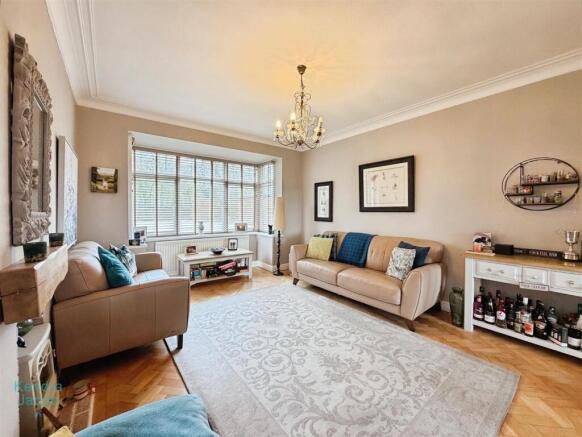 4 bed Detached for sale Image 6
