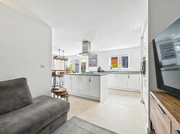 4 bed Detached for sale Image 10