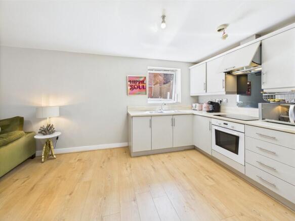 CAM02854G0-PR0382...